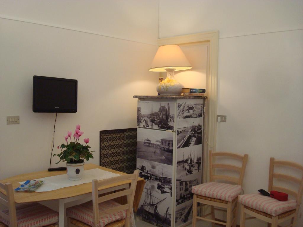 Villino Caproni Appartement Viareggio Buitenkant foto