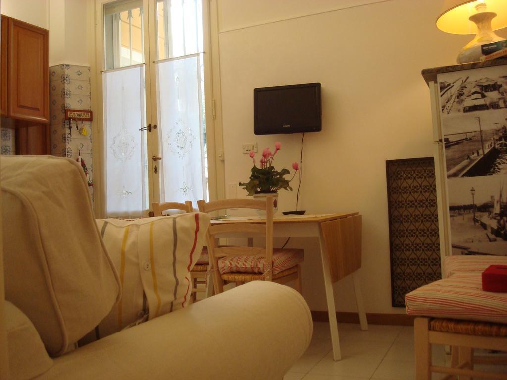 Villino Caproni Appartement Viareggio Buitenkant foto